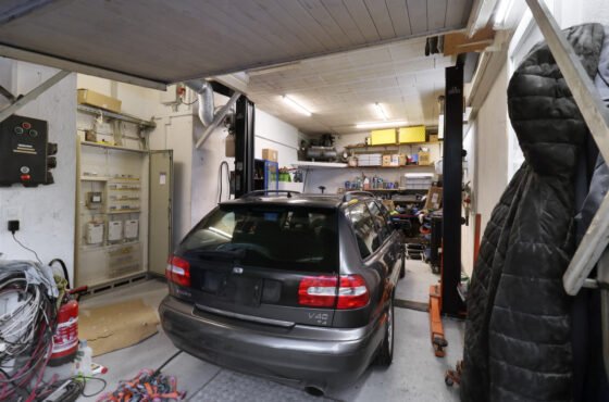 Voll ausgestattete Garage für Automechanik